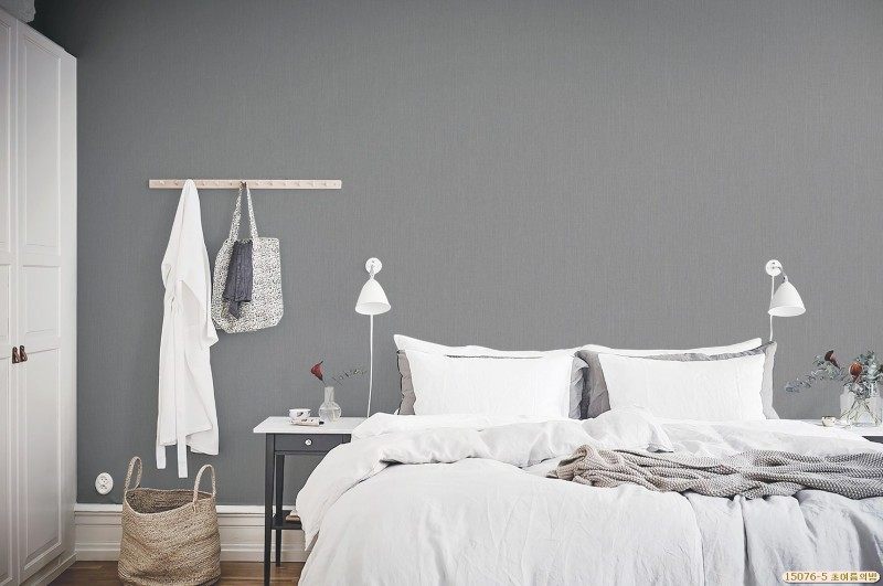 Mã giấy dán tường 15076-5 còn có mã số 15076-4,15076-3 với tone màu ghi nhạt và màu xanh cốm rất lạ mắt